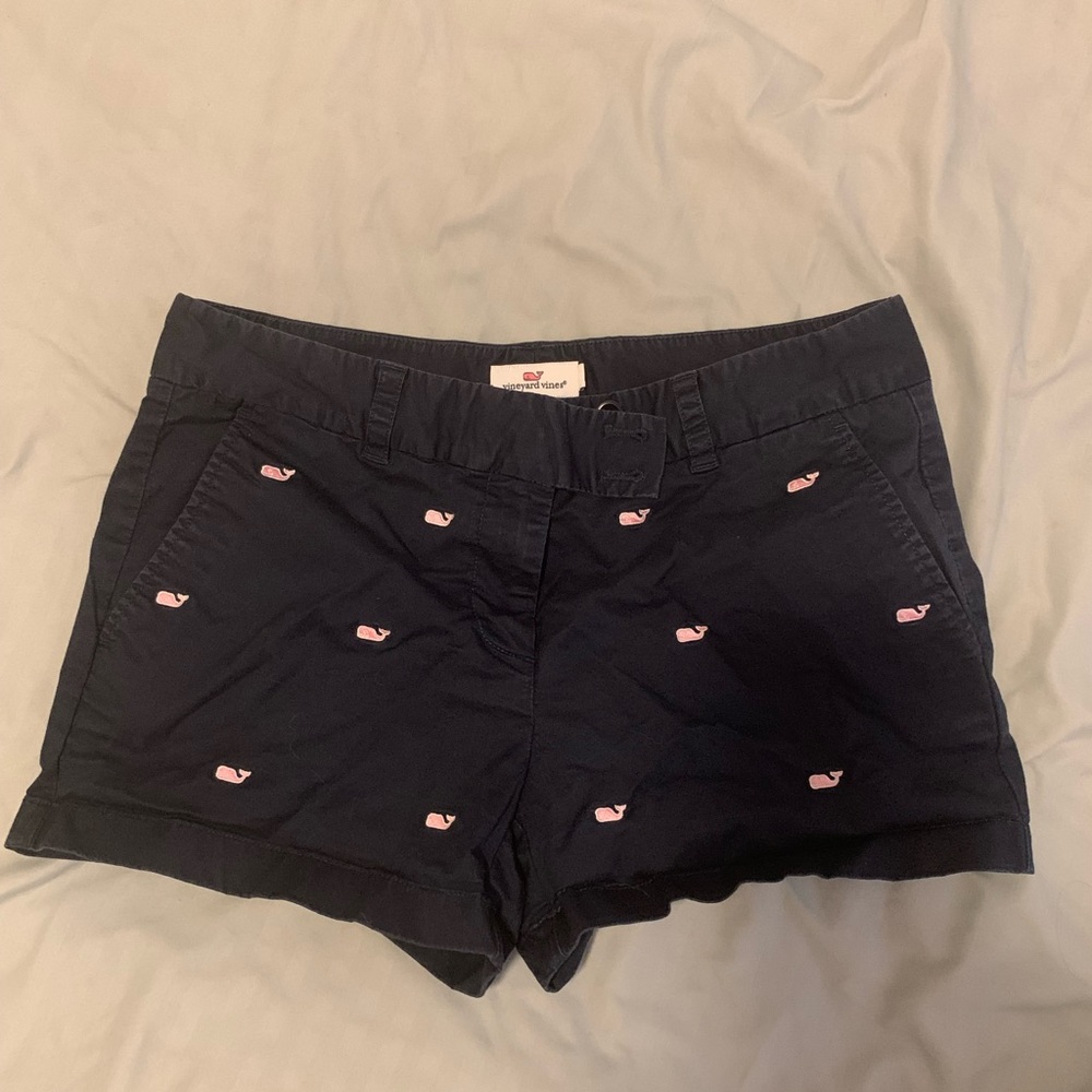 Vineyard Vines Size 6 Navy shorts with pink whales